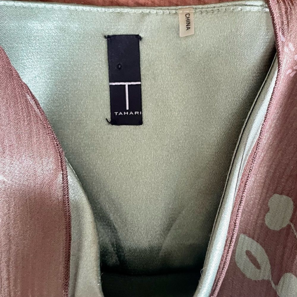 𝅺TAHARI Silk Floral Tank - Picture 6 of 11